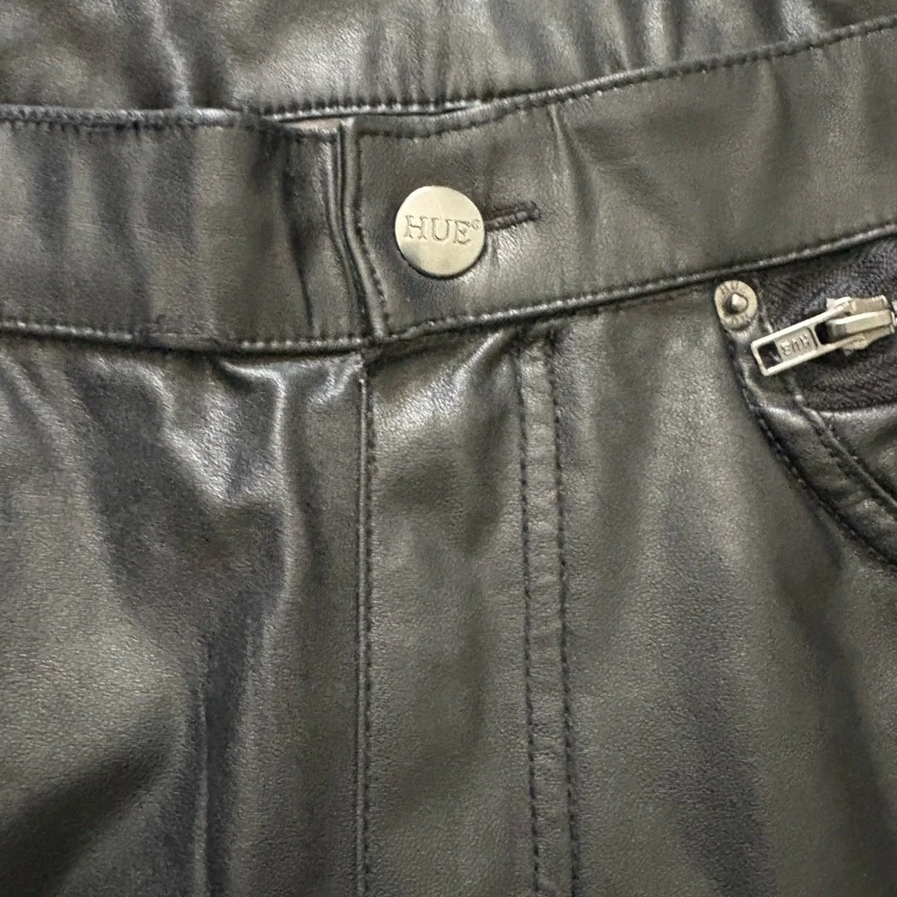HUE l L Contemporary Stretch Faux Leather Suede Lining Taper Leg Leggings Pants - Picture 3 of 5